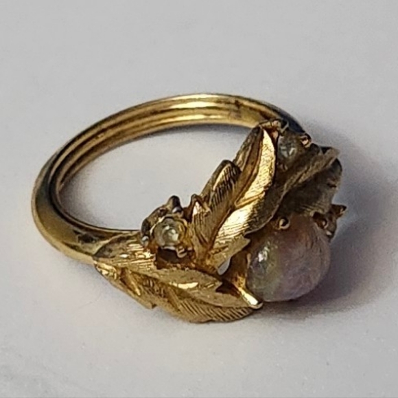 Vtg 1972 Avon Fire Flower Opal Gold Tone Ring Size 5 - Picture 3 of 5